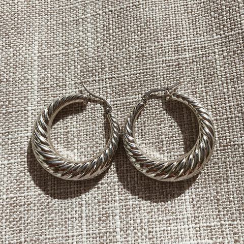Jacqui Wave Large Hoops - Silver